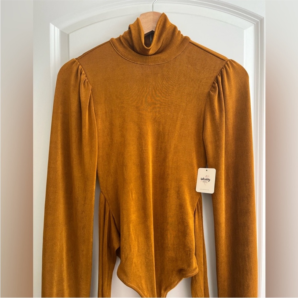NEW Intimately by FREE PEOPLE Golden amber Long Sleeve Bodysuit XS - Picture 3 of 11